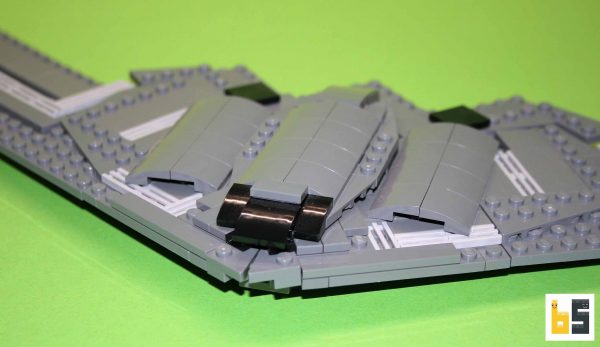 Verschiedene Ansichten der Northrop-Grumman B-2 Spirit - Bausatz aus LEGO®-Steinen, kreiert von Peter Blackert