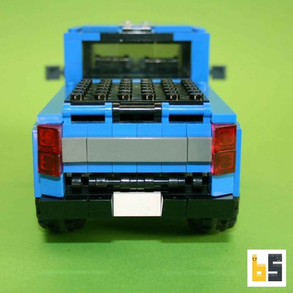 Verschiedene Ansichten des 2017 Ford F-150 Raptor 4 - Bausatz aus LEGO®-Steinen, kreiert von Peter Blackert.