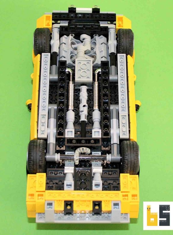Verschiedene Ansichten des 1971 Plymouth HEMI 'Cuda - Bausatz aus LEGO®-Steinen, kreiert von Peter Blackert