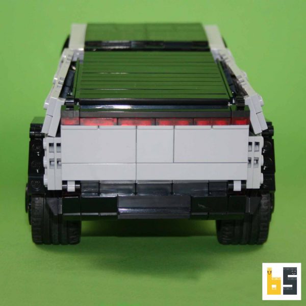 Verschiedene Ansichten des Tesla Cybertruck - Bausatz aus LEGO®-Steinen, kreiert von Peter Blackert