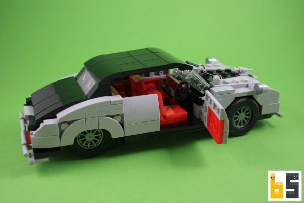 Verschiedene Ansichten des grau-schwarzen Jaguar Mk II als LEGO®-Eigenkreation (MOC) von The Brickworms