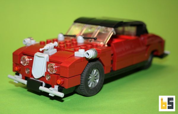 Verschiedene Ansichten des rot-schwarzen Jaguar Mk II als LEGO®-Eigenkreation (MOC) von The Brickworms