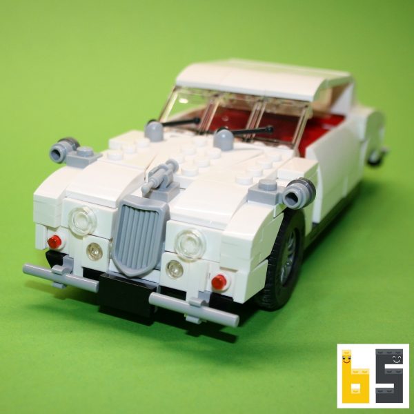 Verschiedene Ansichten des weißen Jaguar Mk II als LEGO®-Eigenkreation (MOC) von The Brickworms