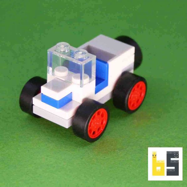 Verschiedene Ansichten des Micro Jeeps als LEGO®-Eigenkreation (MOC) von The Brickworms