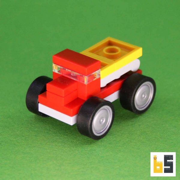Verschiedene Ansichten des Micro Kipplasters als LEGO®-Eigenkreation (MOC) von The Brickworms