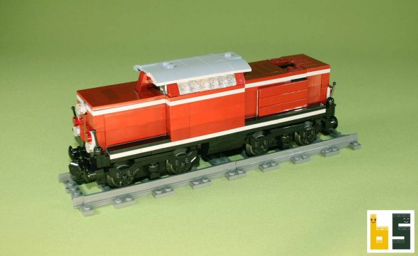 Verschiedene Ansichten der Diesellok V 100 der DB - Bausatz aus LEGO®-Steinen, kreiert von Ralf J. Klumb