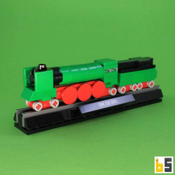 The unmotorised model of the DR steam loco 18 201 as a LEGO® MOC in micro format by The Brickworms