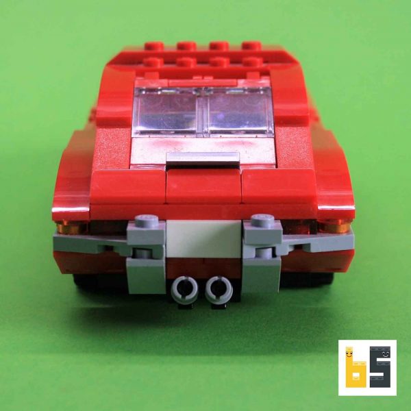 Verschiedene Ansichten des Jaguar E-Type Coupé/Roadster – Bausatz aus LEGO®-Steinen, kreiert von Peter Blackert.