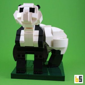 Verschiedene Ansichten des Modells Großer Panda - LEGO®-Kreation des Designers Ekow Nimako