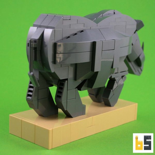 Verschiedene Ansichten des Modells Panzernashorn - LEGO®-Kreation des Designers Ekow Nimako