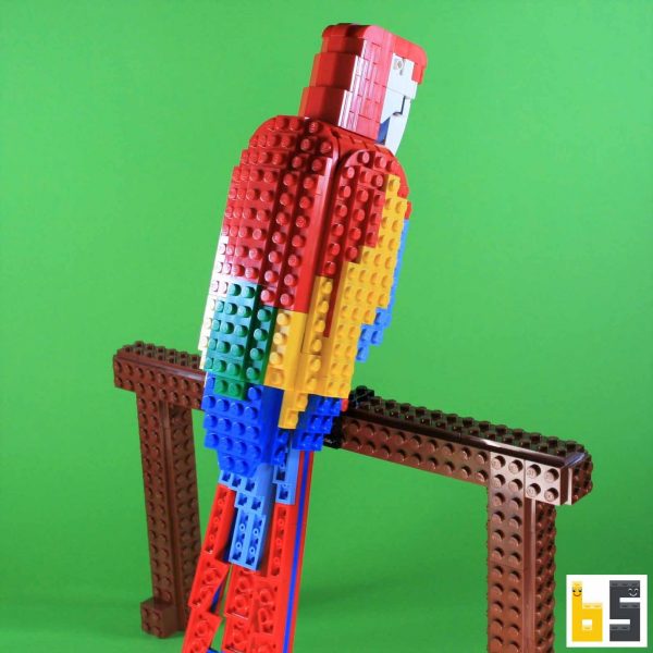 Verschiedene Ansichten des Modells Hellroter Ara, eine LEGO®-Kreation des Designers Thomas Poulsom