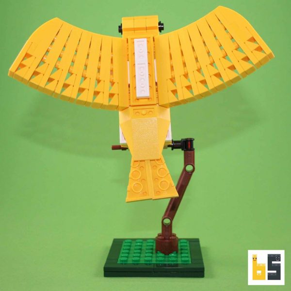 Verschiedene Ansichten des Modells Kanarienvogel, eine LEGO®-Kreation des Designers Thomas Poulsom