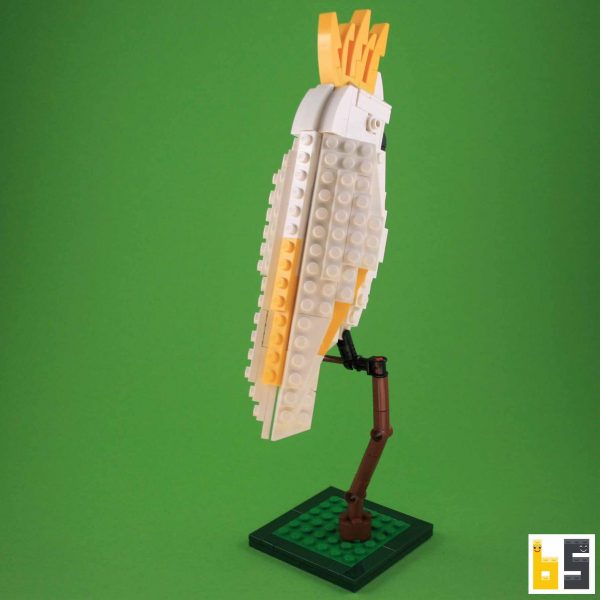 Verschiedene Ansichten des Modells Gelbhaubenkakadu, eine LEGO®-Kreation des Designers Thomas Poulsom