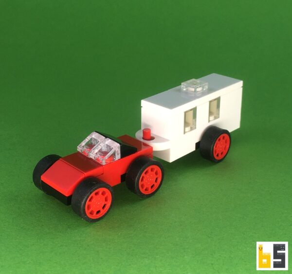 Micro Auto mit Wohnwagen